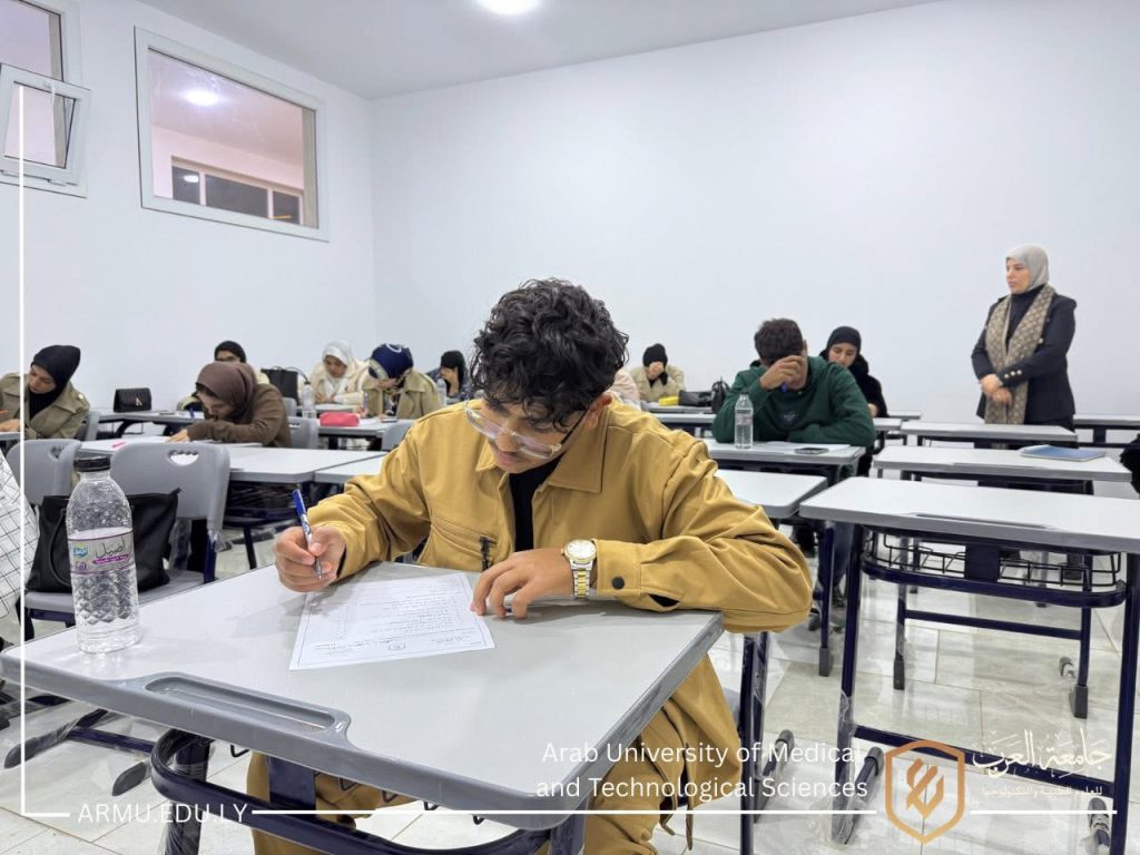 طلاب علوم الحاسوب والذكاء الاصطناعي وتكنولوجيا الإدارة يؤدون امتحان الرياضيات