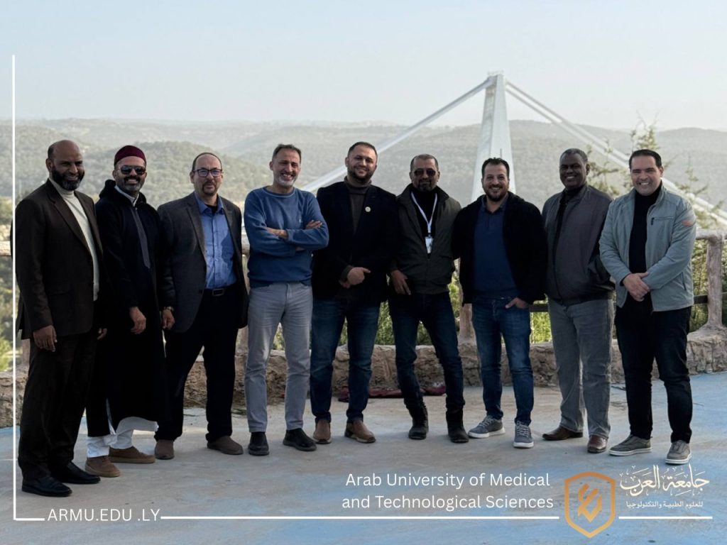 خدمة المجتمع بجامعة العرب للعلوم الطبية والتكنولوجيا تنظم زيارة إنسانية لنزلاء دار الوفاء للمسنين -مسه في استراحة وادي الكوف