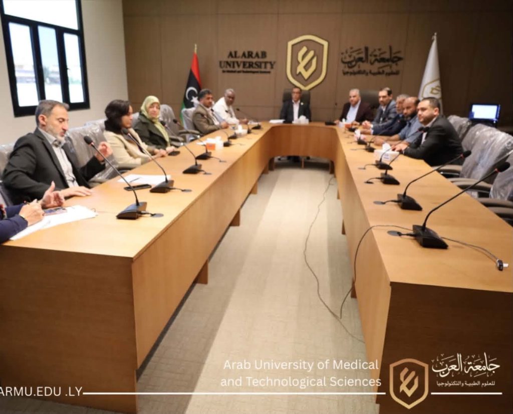 رئيس جامعة العرب يترأس اجتماعاً موسعاً لبحث سبل التعاون الأكاديمي مع جامعة بنها الأهلية