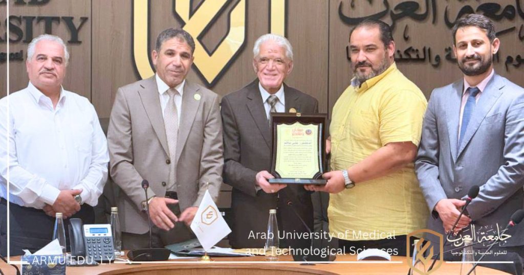 جامعة العرب للعلوم الطبية والتكنولوجية تتسلم درع تكريم من منظمة خريجي القانون في ليبيا تقديرًا لدعمها للمبادرات المجتمعية