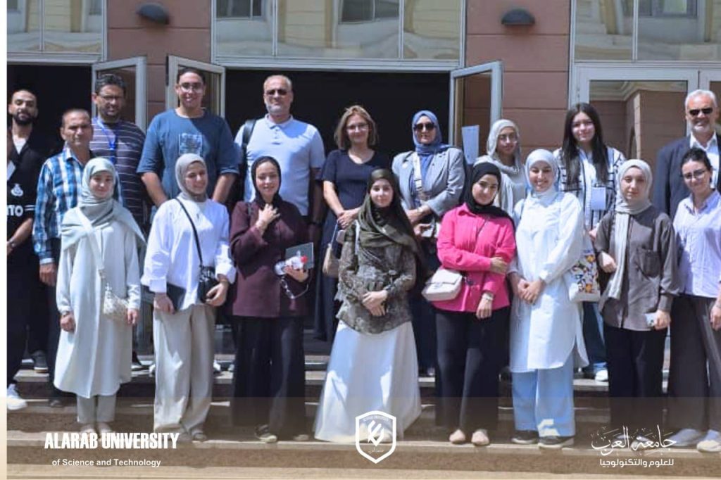 طلبة جامعة العرب للعلوم الطبية والتكنولوجيا يشاركون في جلسة «بوصلة التميز العلمي»